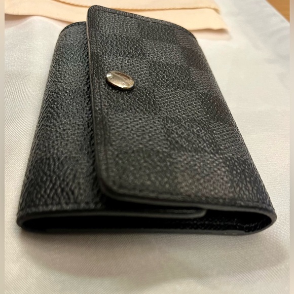Louis Vuitton Damier Graphite 6 Key Holder - Picture 8 of 12